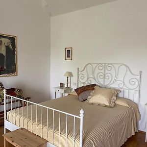 Camera grande con letto king size